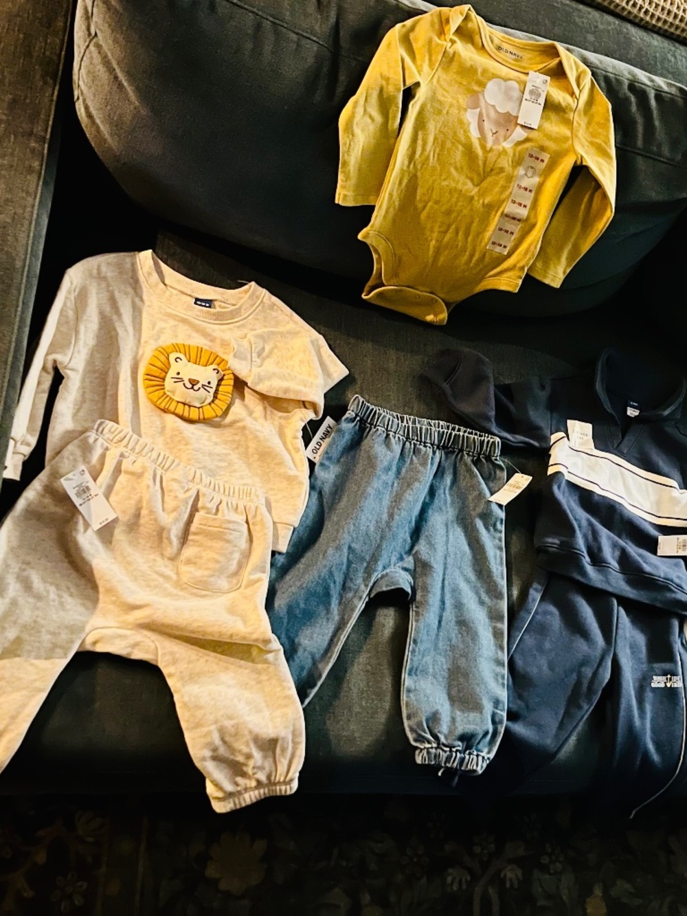 7 item Old Navy baby clothes bundle - NWT - 12-18 months